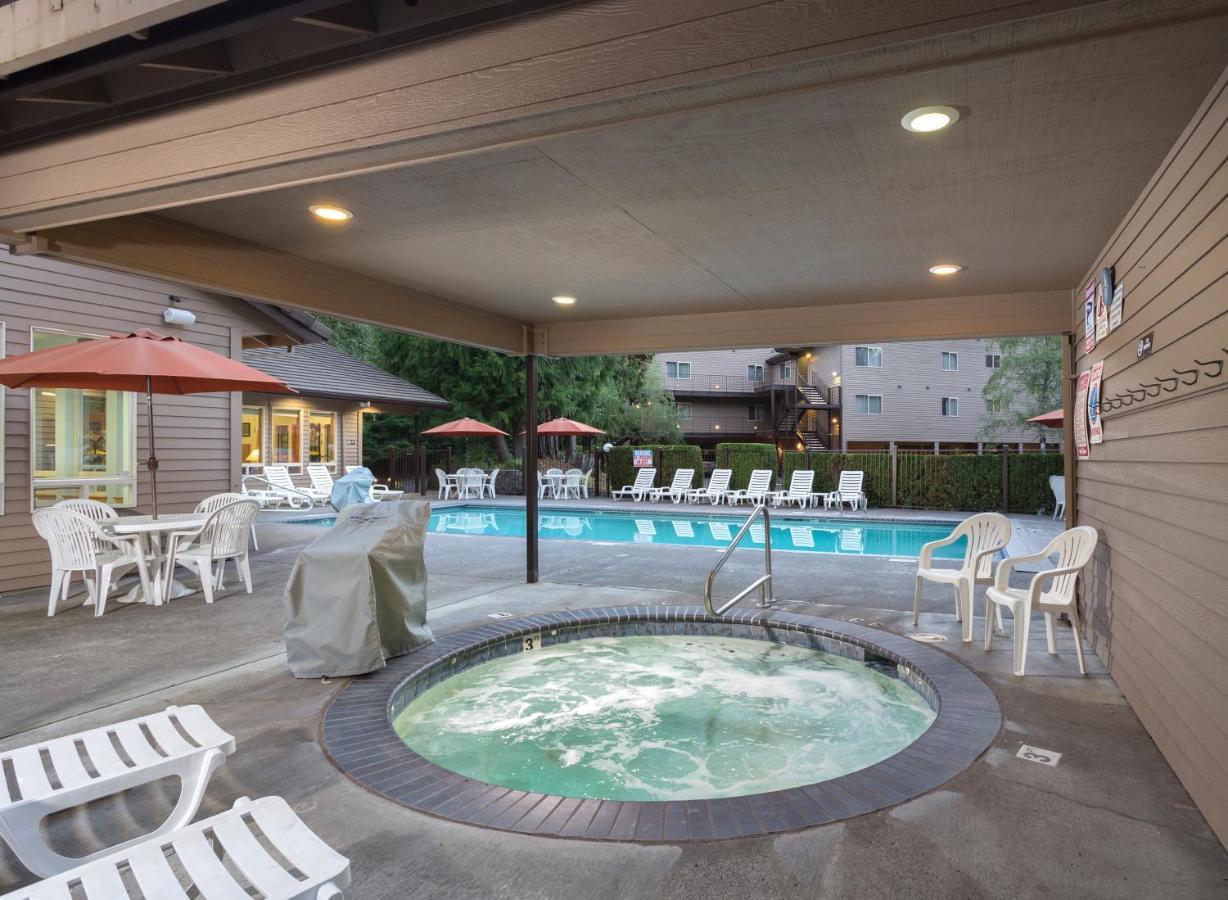Hotel Whispering Woods 3*
